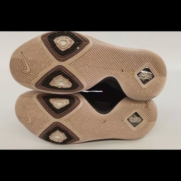 Nike Kyrie 3 Black, White, Men Size 9 852395-010 - Picture 5 of 6